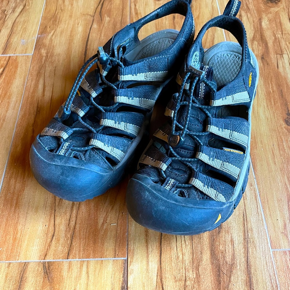 KEEN Waterproof Hiking Closed Toe Sandals, men size 9